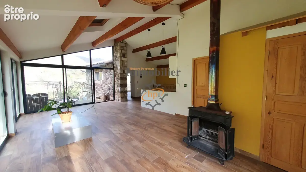 Vente maison rénovée Saint Affrique avec terrain attenant. - photo 3
