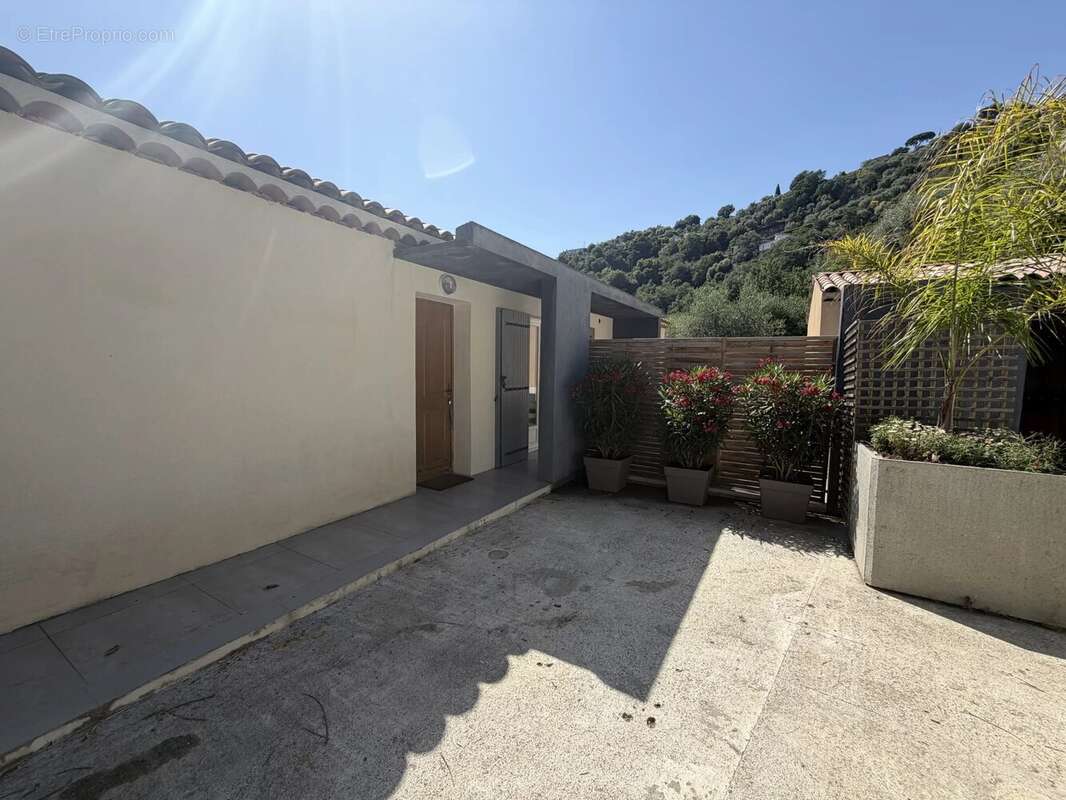 Maison à BERRE-LES-ALPES