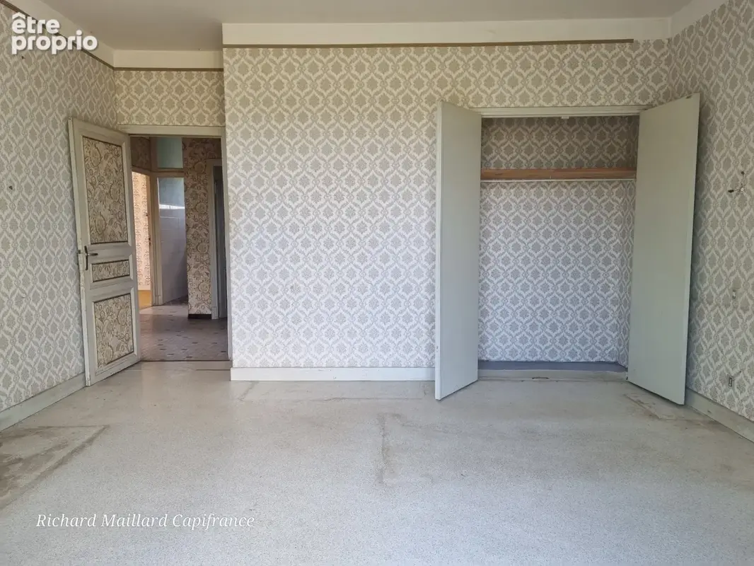 EXCLUSIVITÉ — Maison de caractère à fort potentiel à rénover — Cadre naturel exceptionnel  sur 3 300 m² de terrain - photo 4
