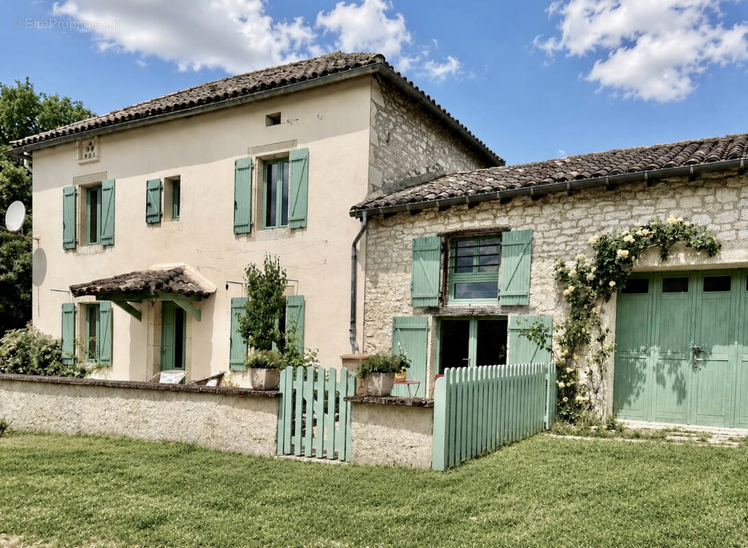 Maison à PUYLAROQUE