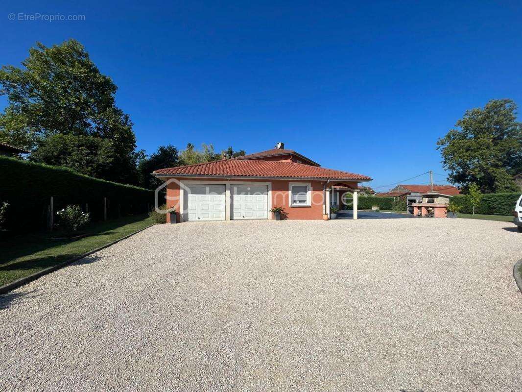 Maison à BEAUREPAIRE