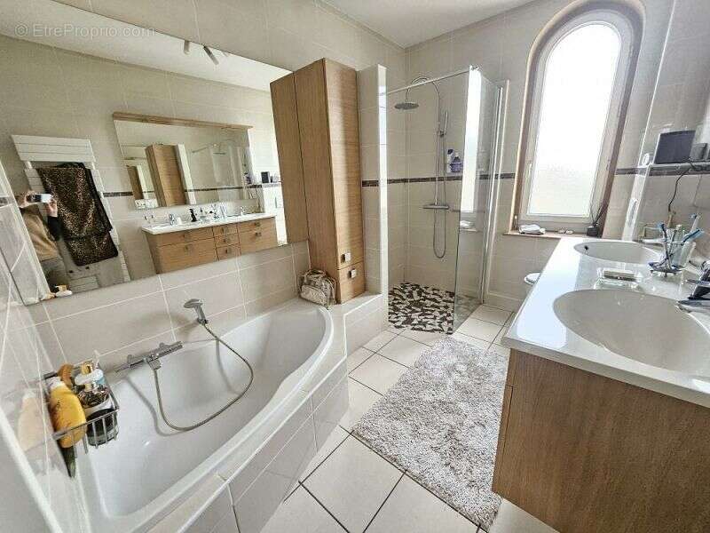 Maison à MONTROND-LES-BAINS