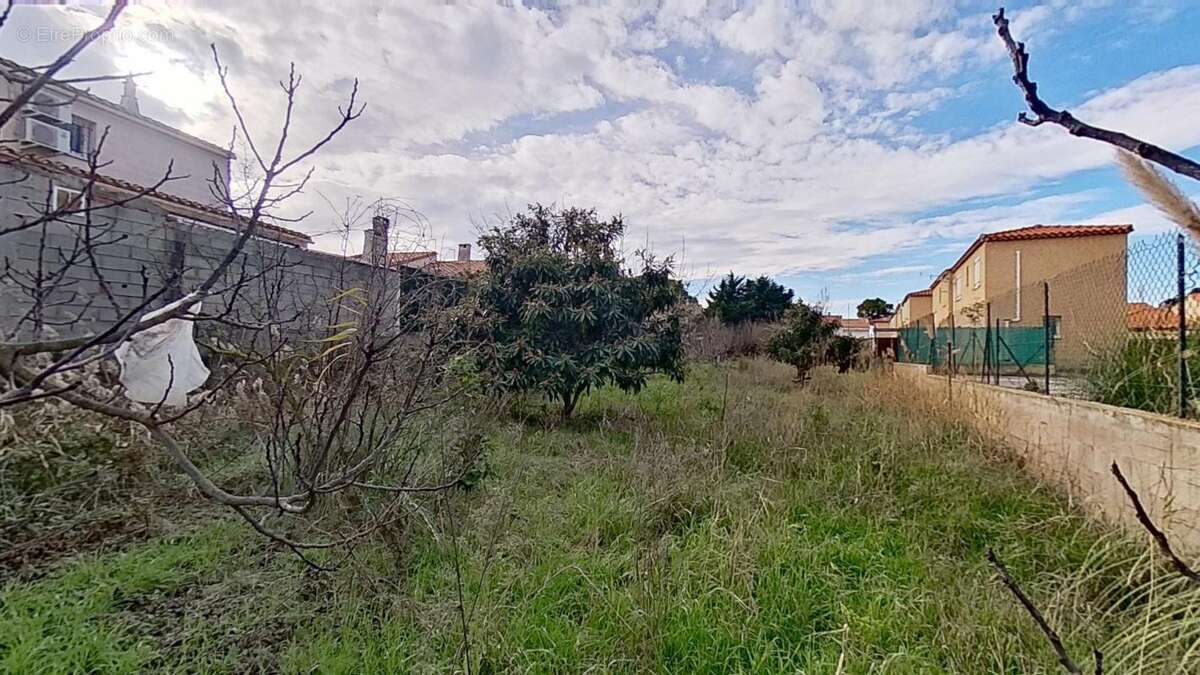 Maison à SAINT-LAURENT-DE-LA-SALANQUE