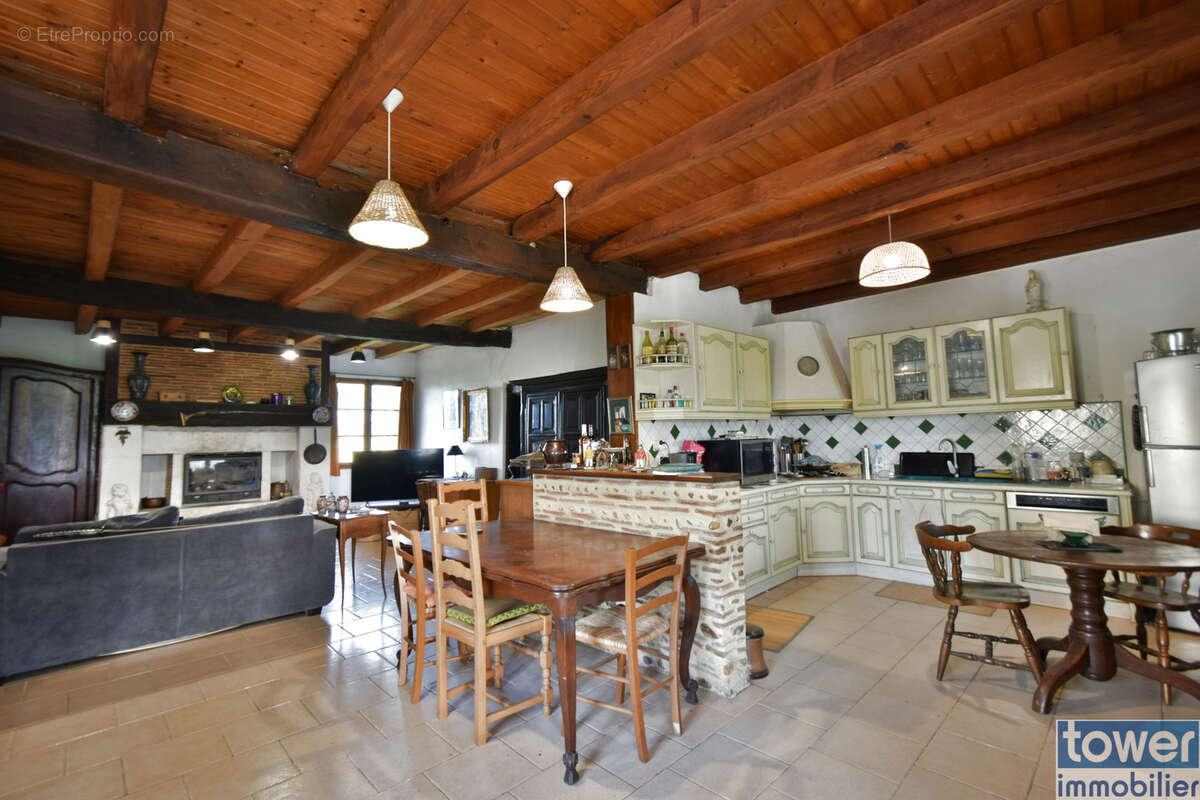 Maison à SAINT-PIERRE-D'EYRAUD