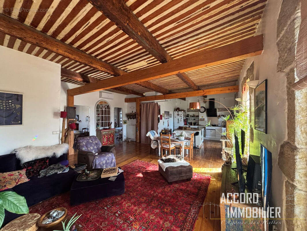 Appartement à PUISSALICON