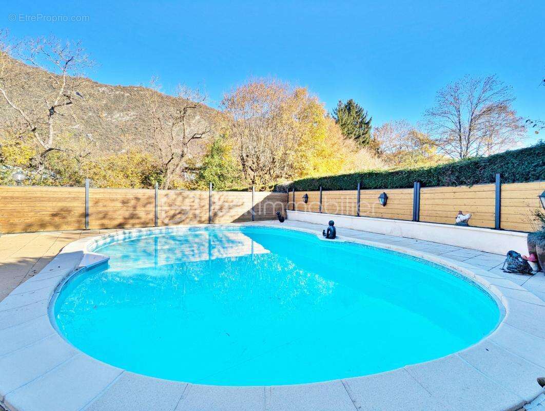 Maison à CHALLES-LES-EAUX