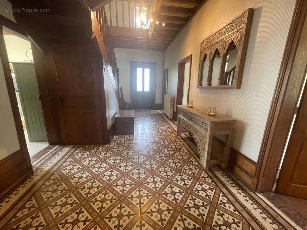 Très Belle maison de caractère  dans parc de 26900 m2 - photo 8