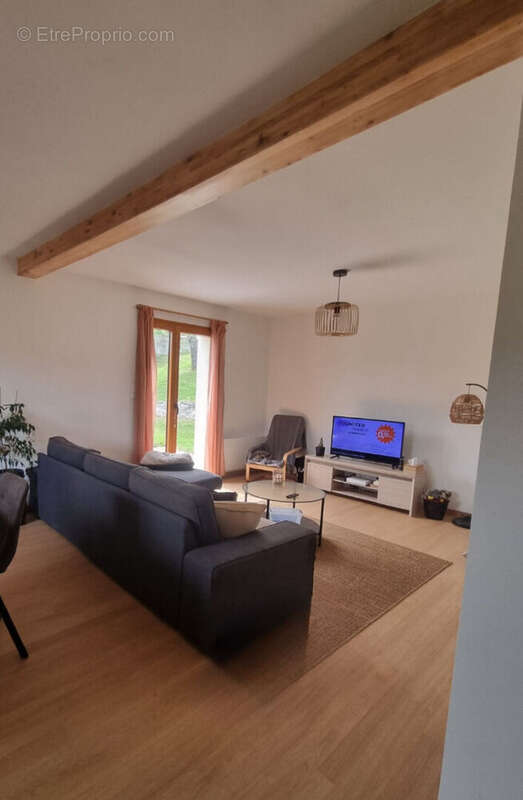 Maison à POUILLEY-LES-VIGNES