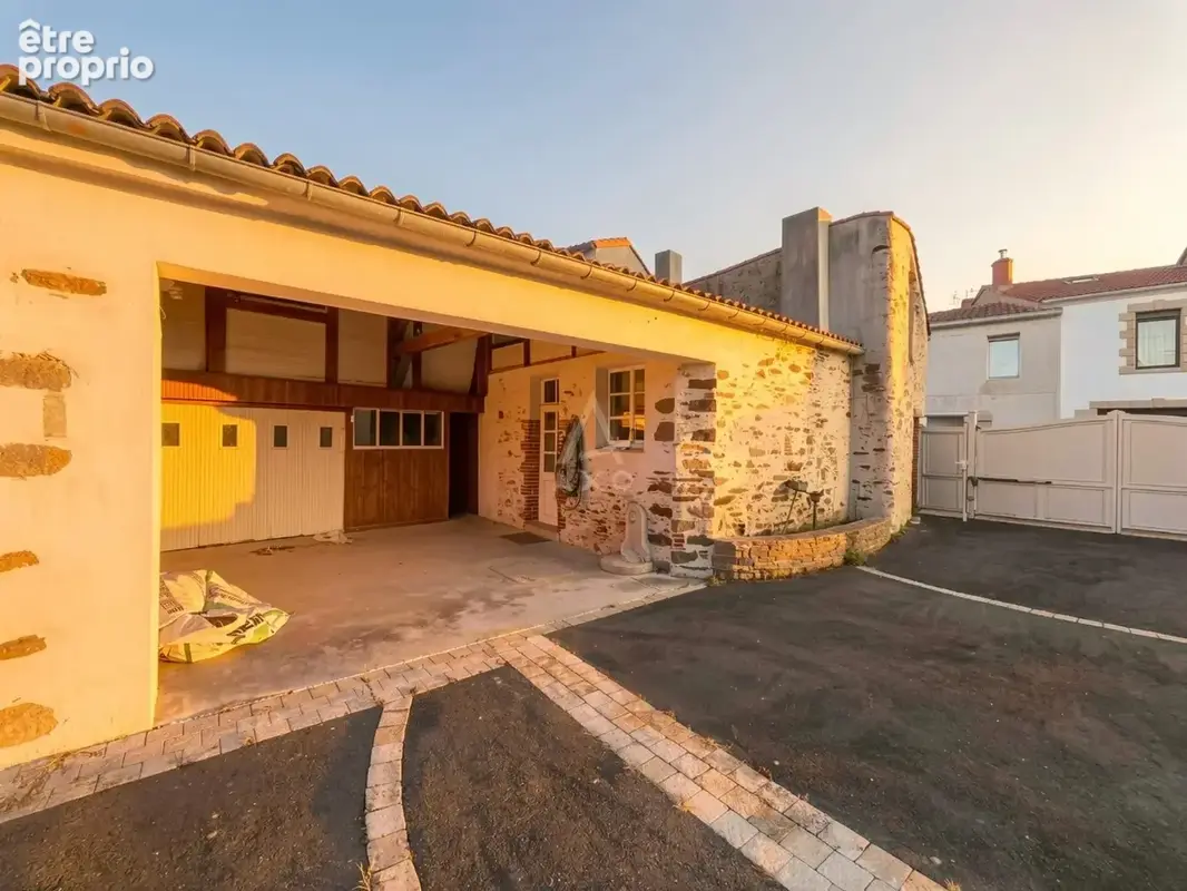 Maison familiale de bourg + annexes - photo 17