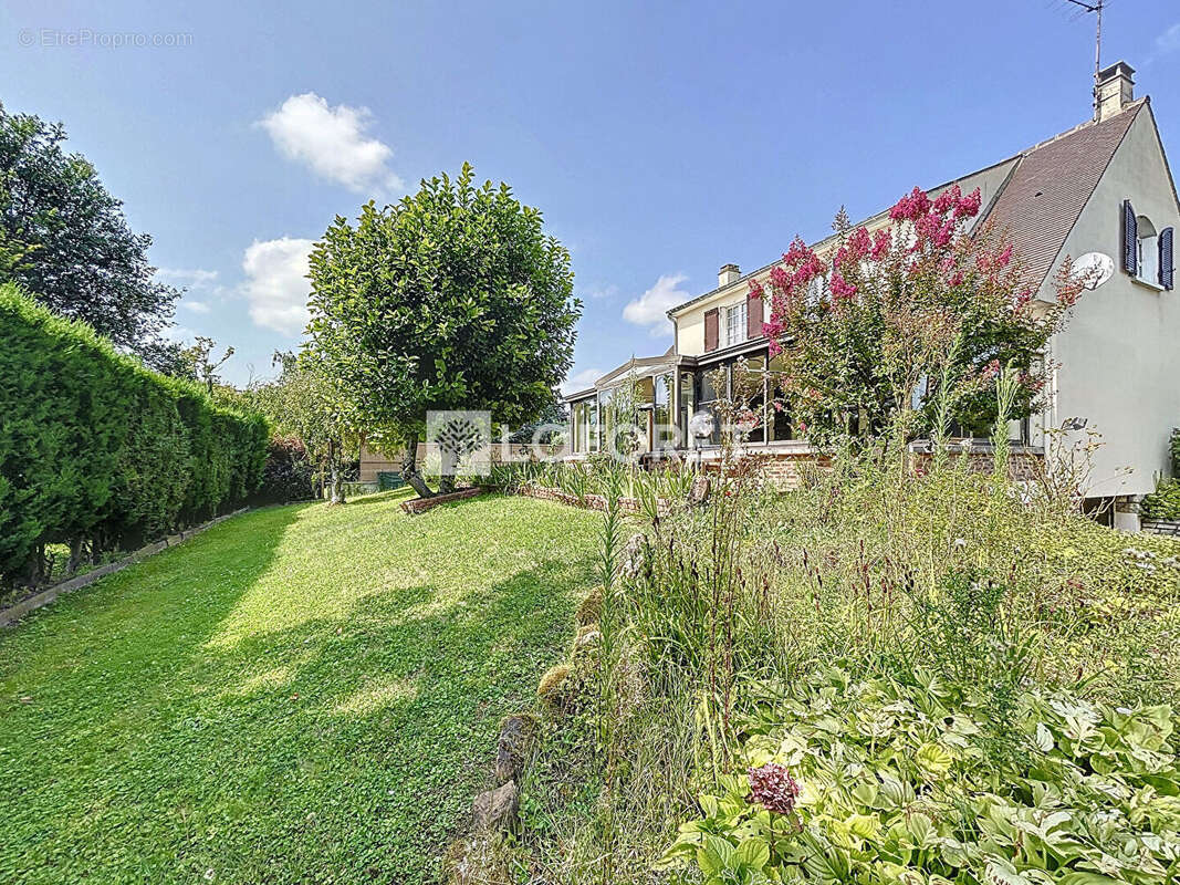 Exclusivité - Maison familiale - 4 chambres - Sous Sol total -1326 m² de terrain proche Luzarches - photo 2