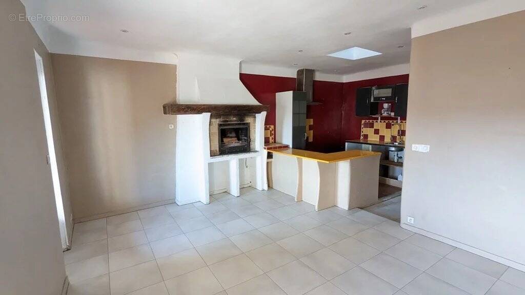 Appartement à SALERNES