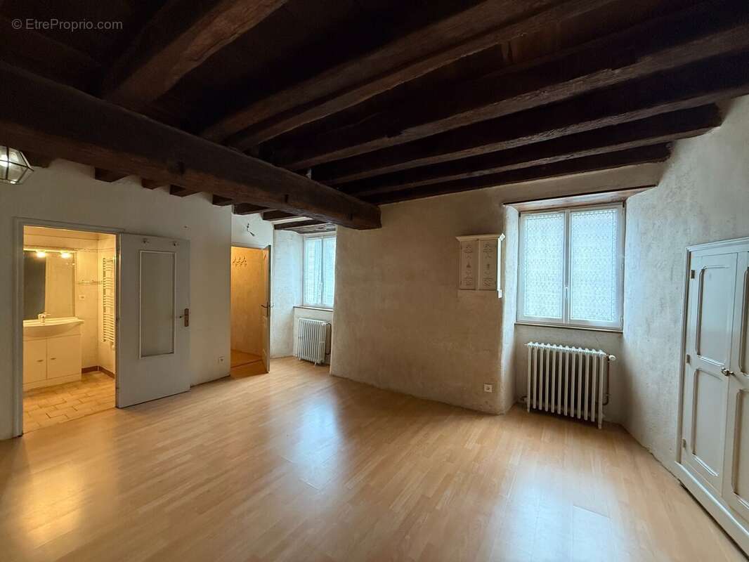 Maison à MONTGIVRAY