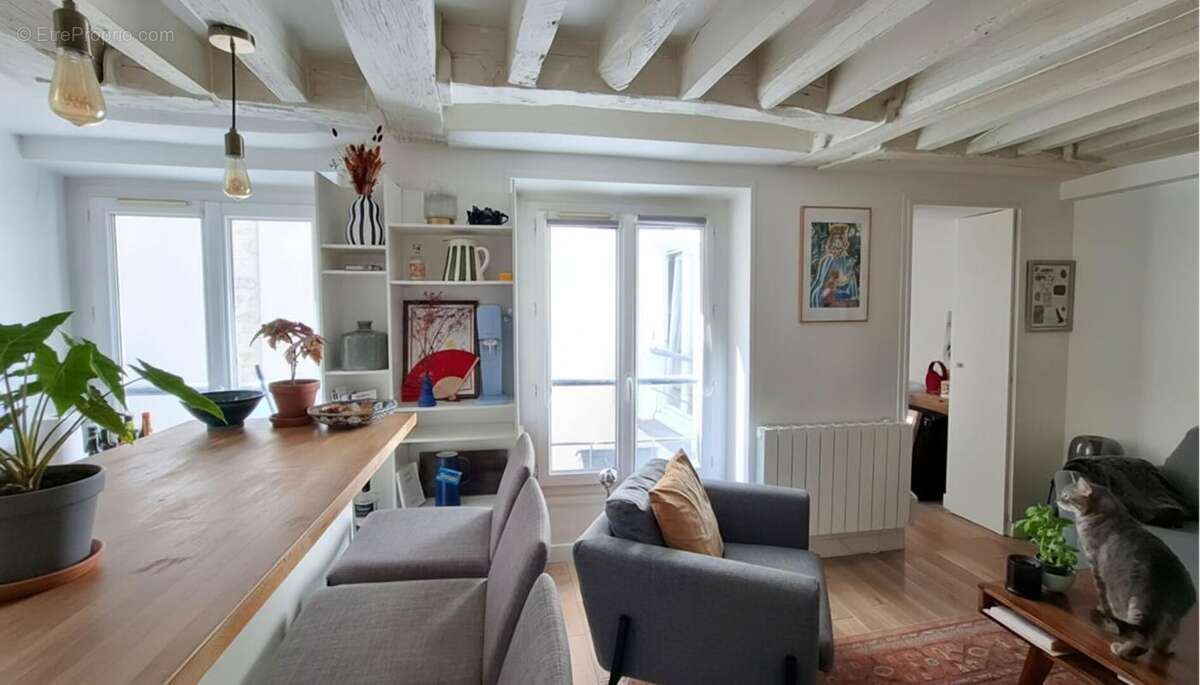 Appartement à PARIS-3E