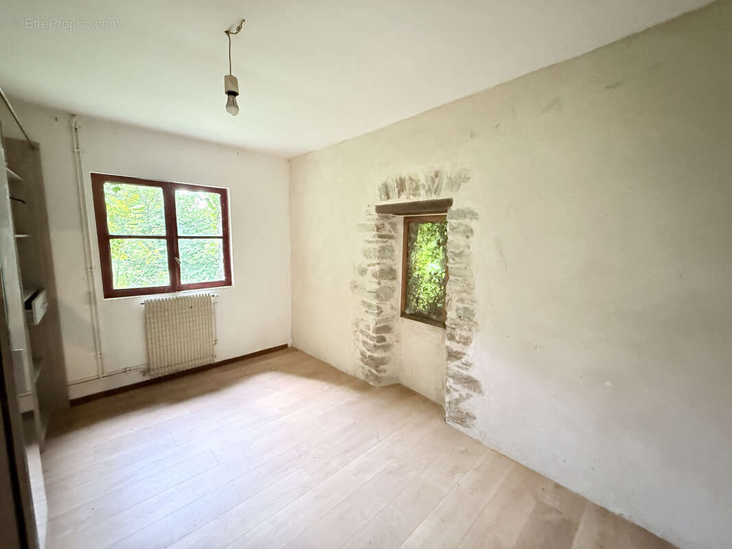 À Vendre   Mas avec Piscine, Écuries et Deux Bâtisses sur Terrain Naturel - photo 15