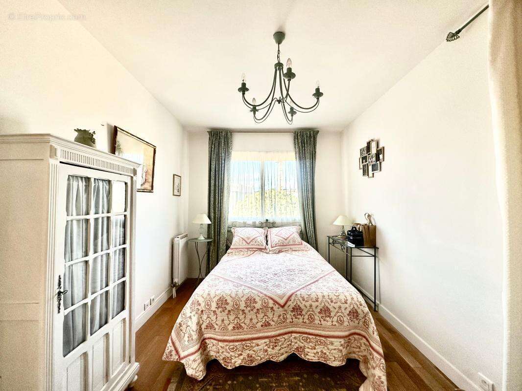 Appartement à SAINT-LAURENT-DU-VAR