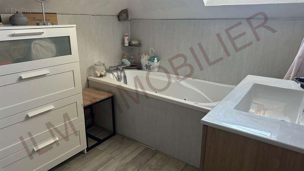 Maison à SAINT-BRIS-LE-VINEUX