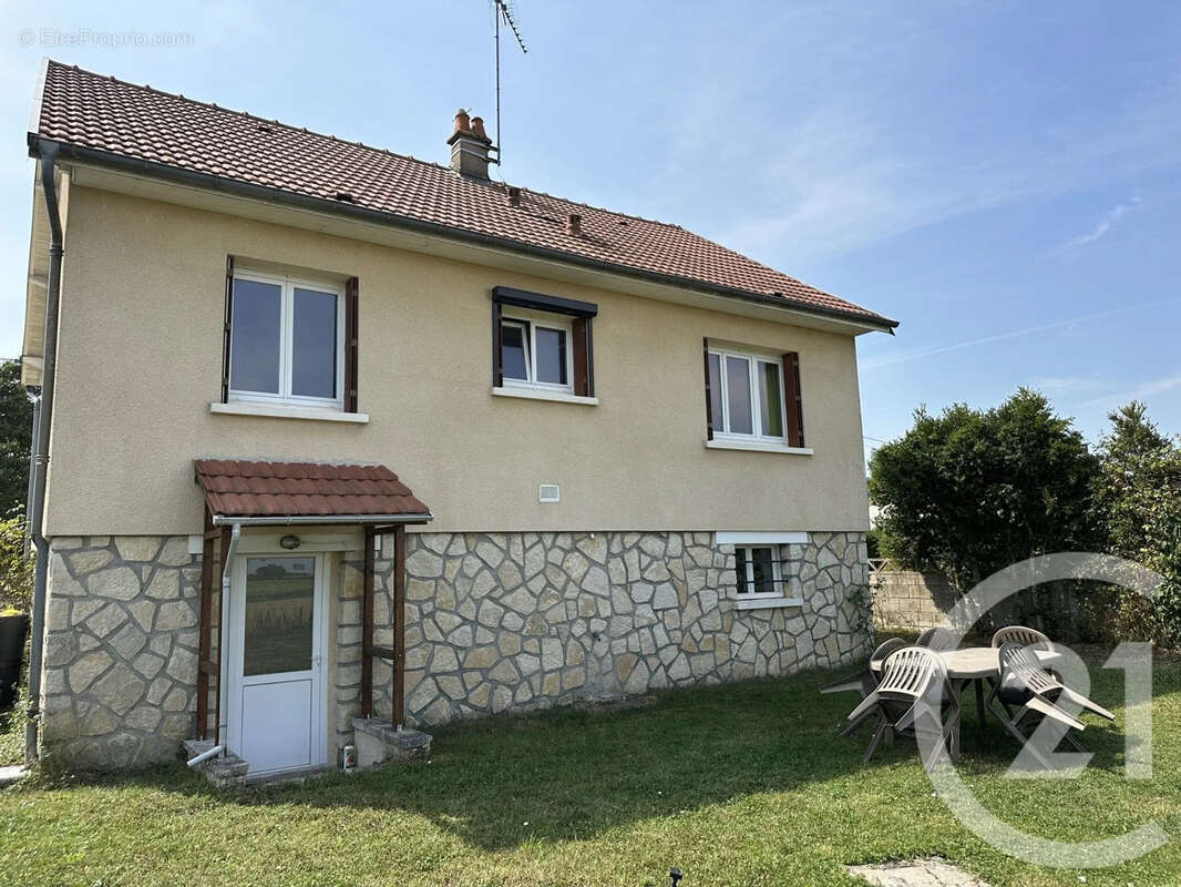 Maison à COSNE-COURS-SUR-LOIRE