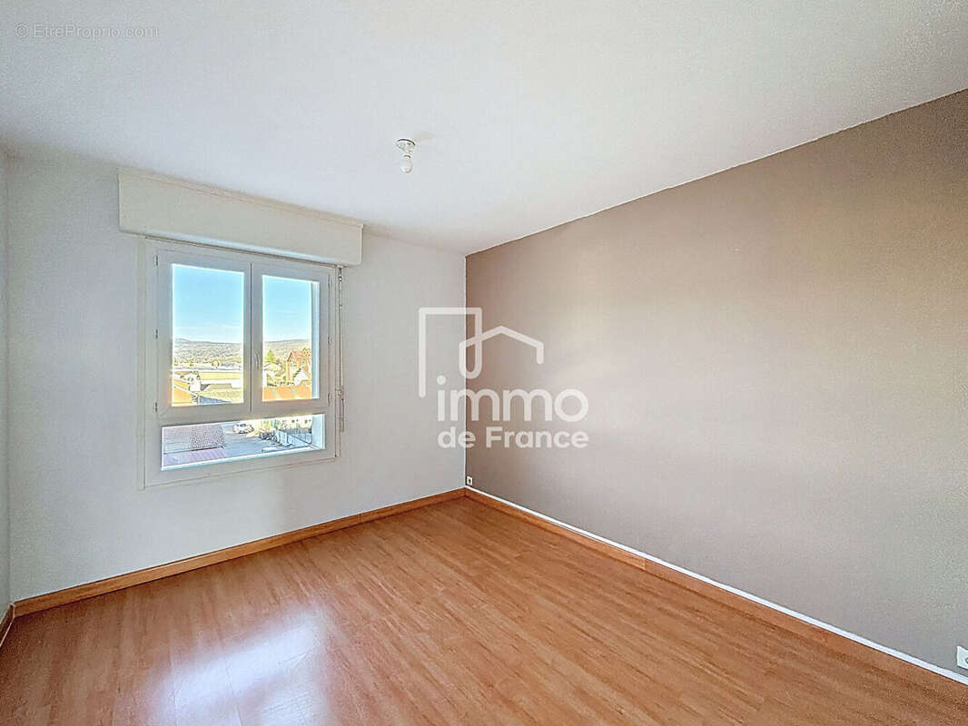 Appartement Oyonnax 4 pièce(s) 78 m2 - photo 9