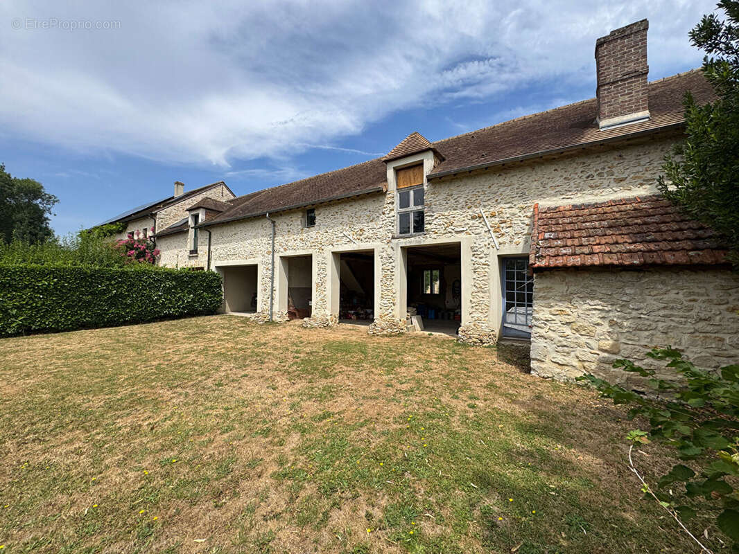 Maison ancienne du 19ème siècle en pierres  avec grande dépendance  Proche Thoiry  7 pièces 210 m2 - photo 9