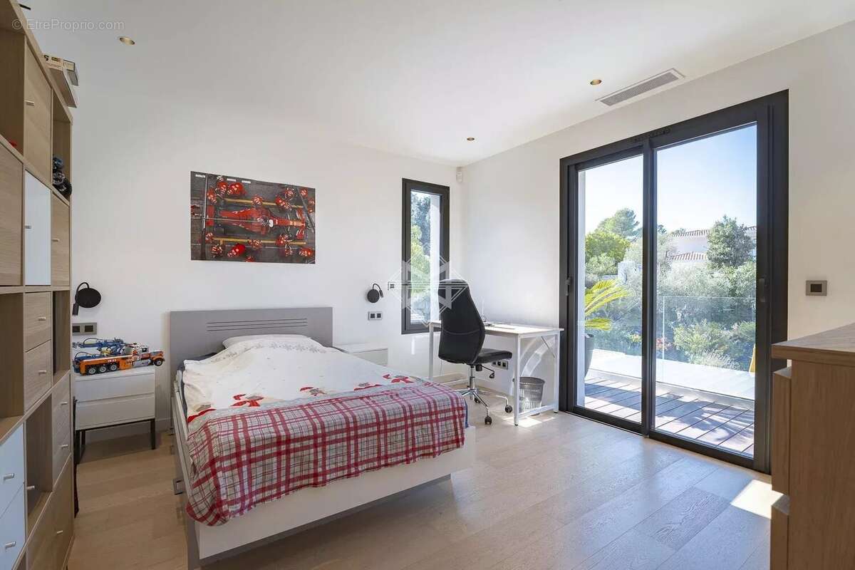 Maison à ROQUEFORT-LES-PINS