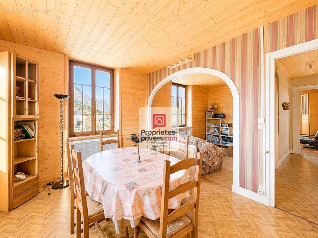 Appartement à UGINE