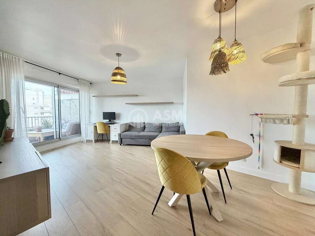 Appartement à COURBEVOIE