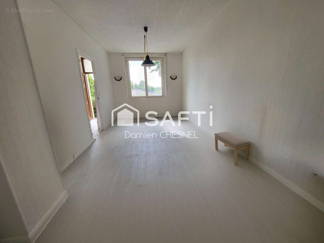 Photo 2 - Maison à SAULZAIS-LE-POTIER