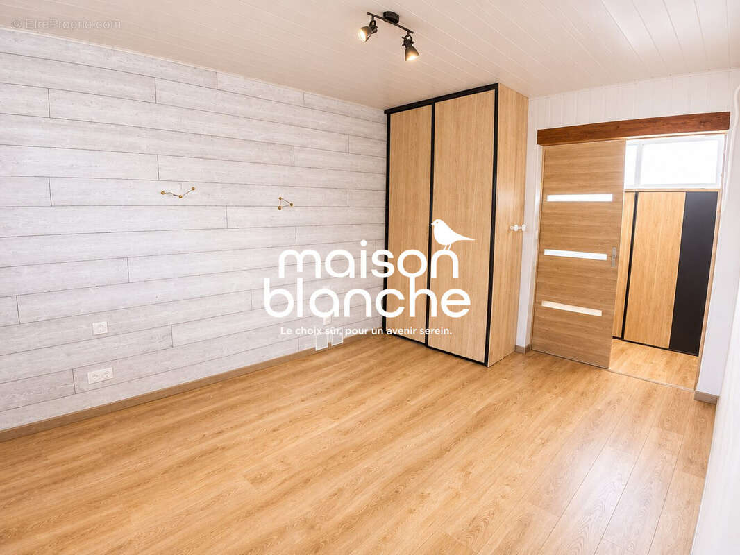 Maison 201 m² à Airvault  - photo 9