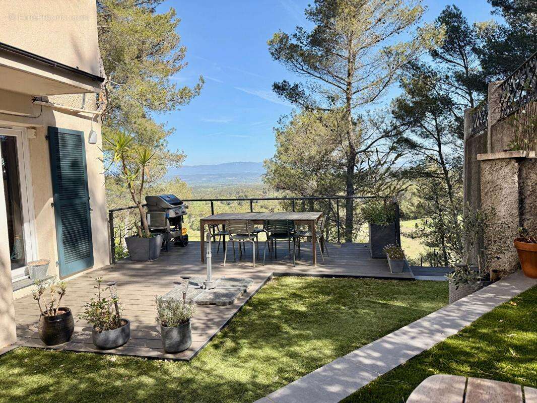 Appartement à VENELLES