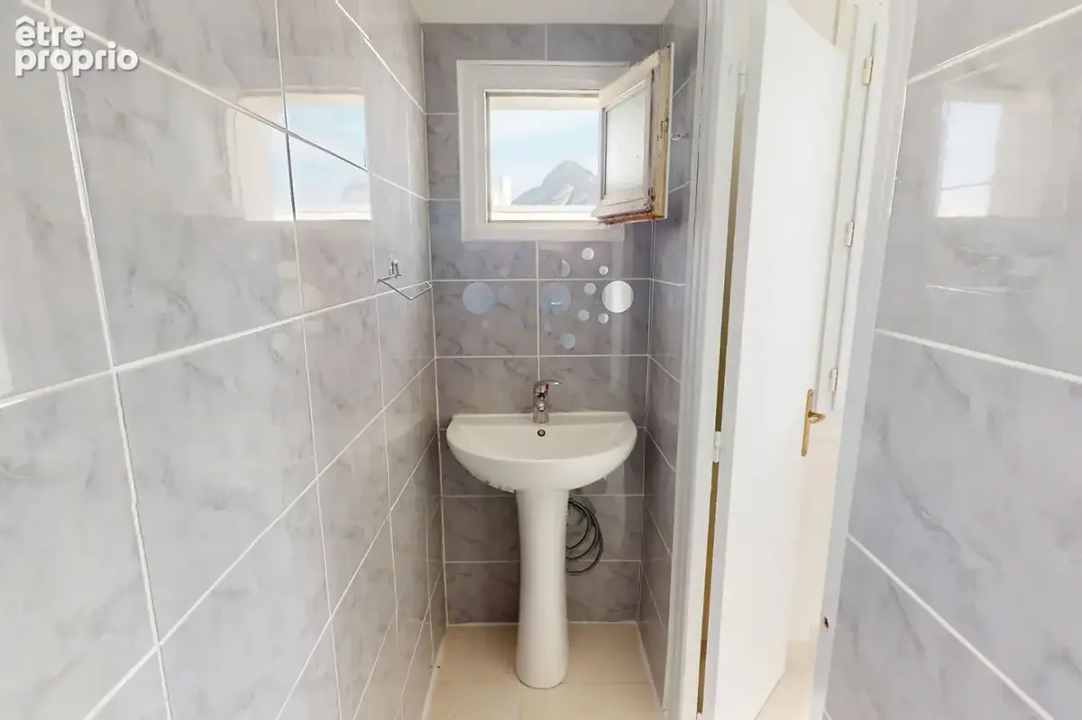 Appartement 2 pièces de 36 m2 - Dernier Etage - Eaux Claires /  Bv Joseph Vallier - photo 6