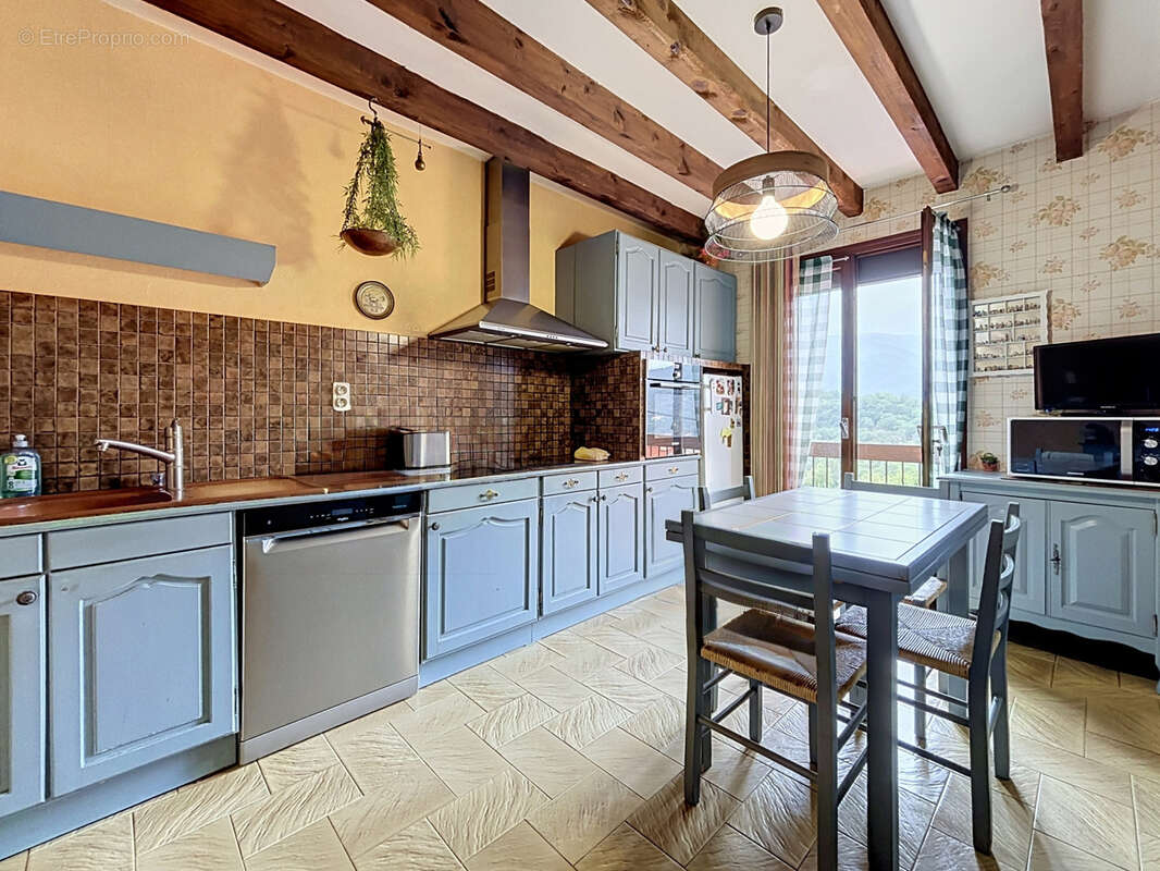 Maison de caractère avec jardin   Un beau potentiel à exploiter à Codalet - photo 6