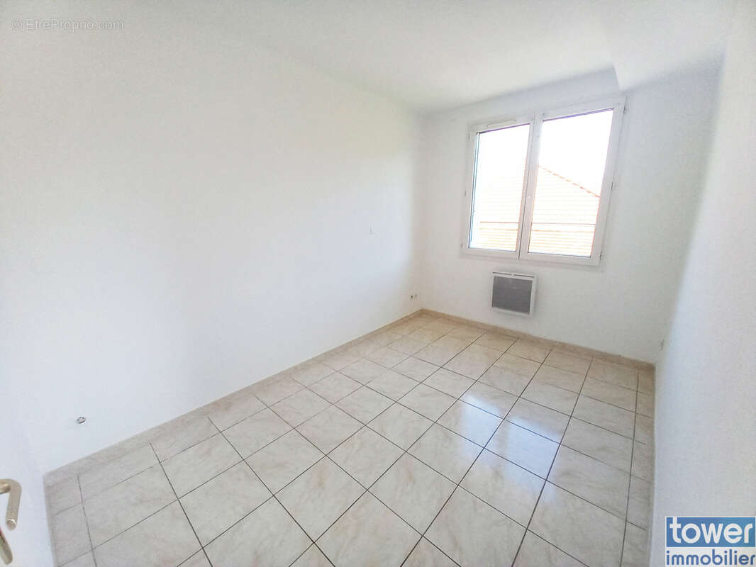 Appartement à LAMALOU-LES-BAINS
