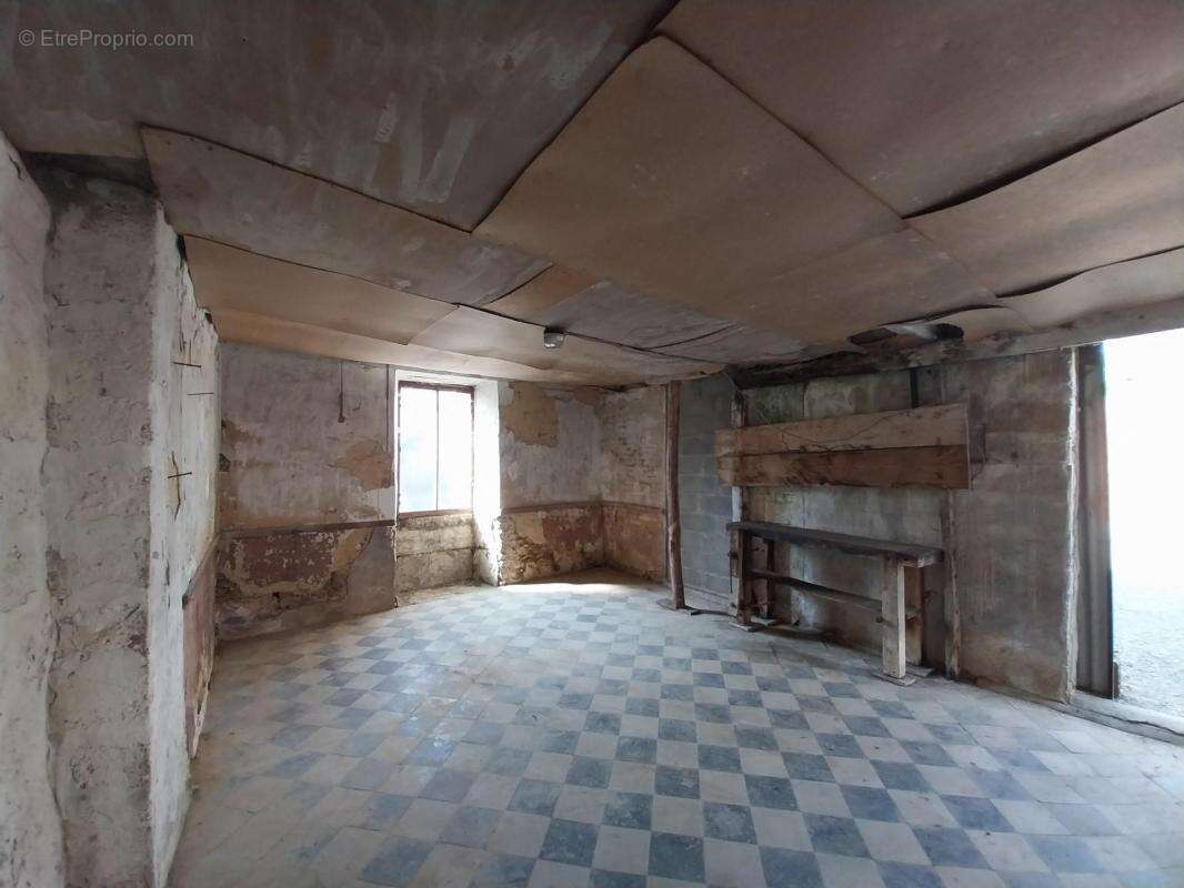Ensemble immobilier d'exception, deux maisons, étable et hangar sur 1322 m² - photo 9