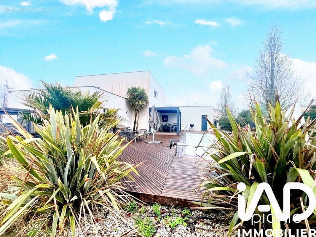 Photo 1 - Maison à SAINT-JEAN-D'ILLAC