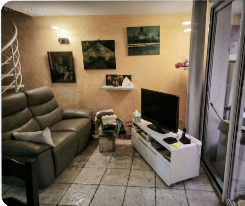 Maison à SAINT-LAURENT-DE-LA-SALANQUE