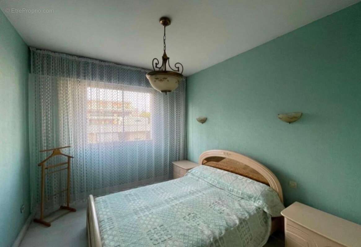   - Appartement à SAINT-LAURENT-DU-VAR