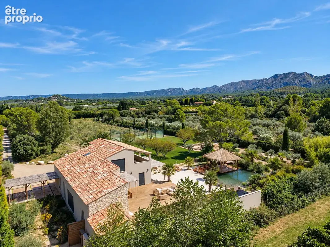 Eygalières , Le Jardin des Alpilles , domaine contemporain confidentiel avec vue Alpilles, piscine à fond mobile, padel et hamma - photo 2