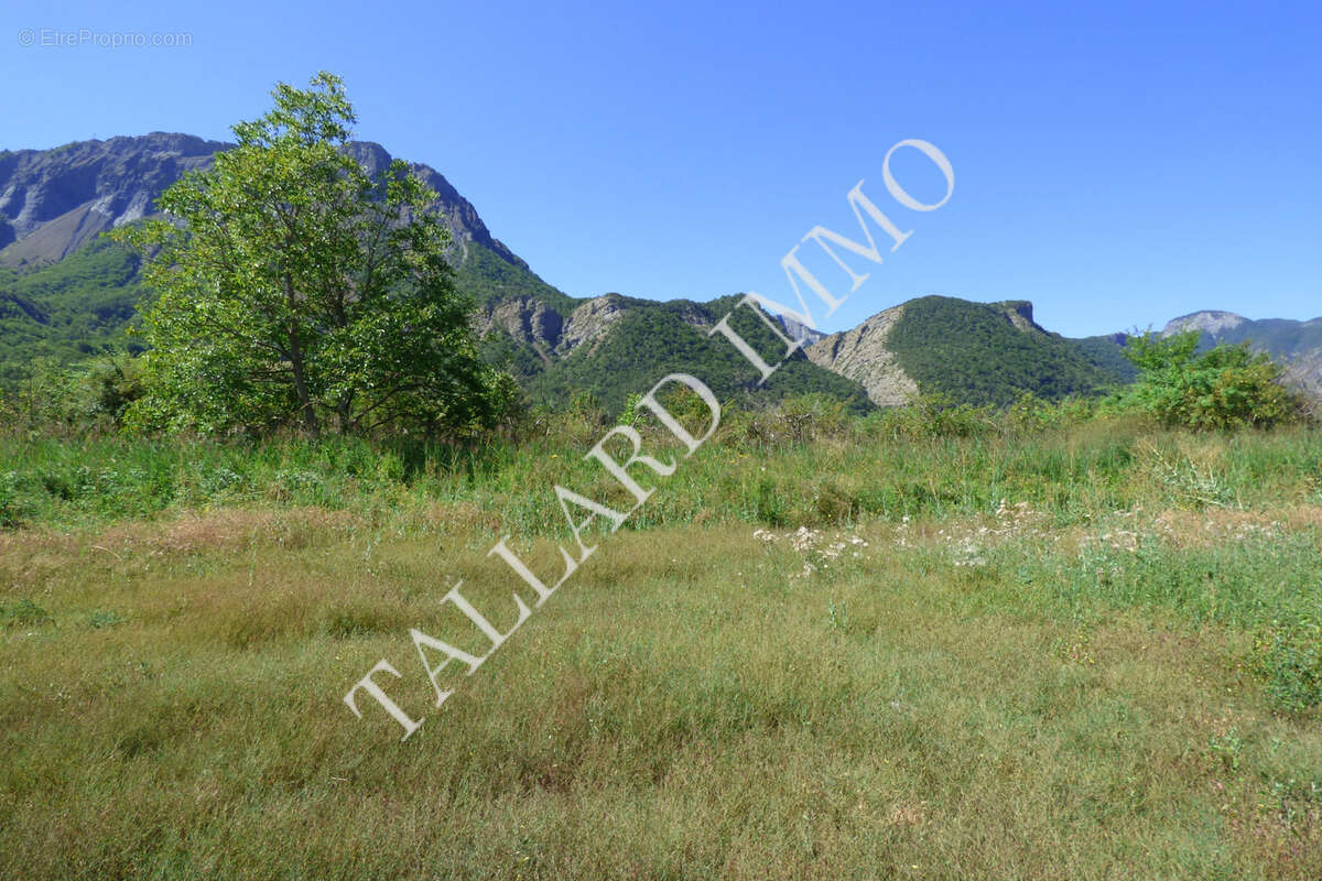 Espinasses, Maison de plain pied hors d'eau hors d'air sur terrain 1839 m2 - photo 4