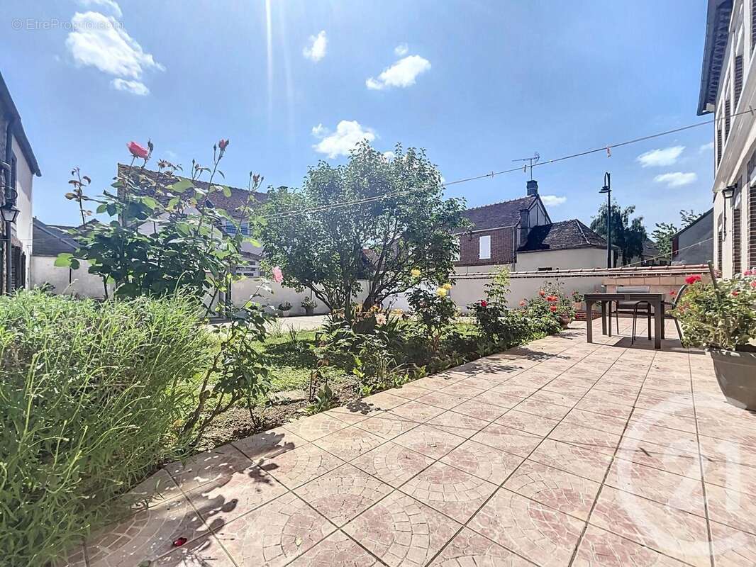 Maison à LES BORDES