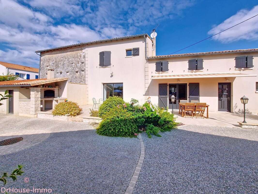 Maison 155 m² à Chauray  - photo 16