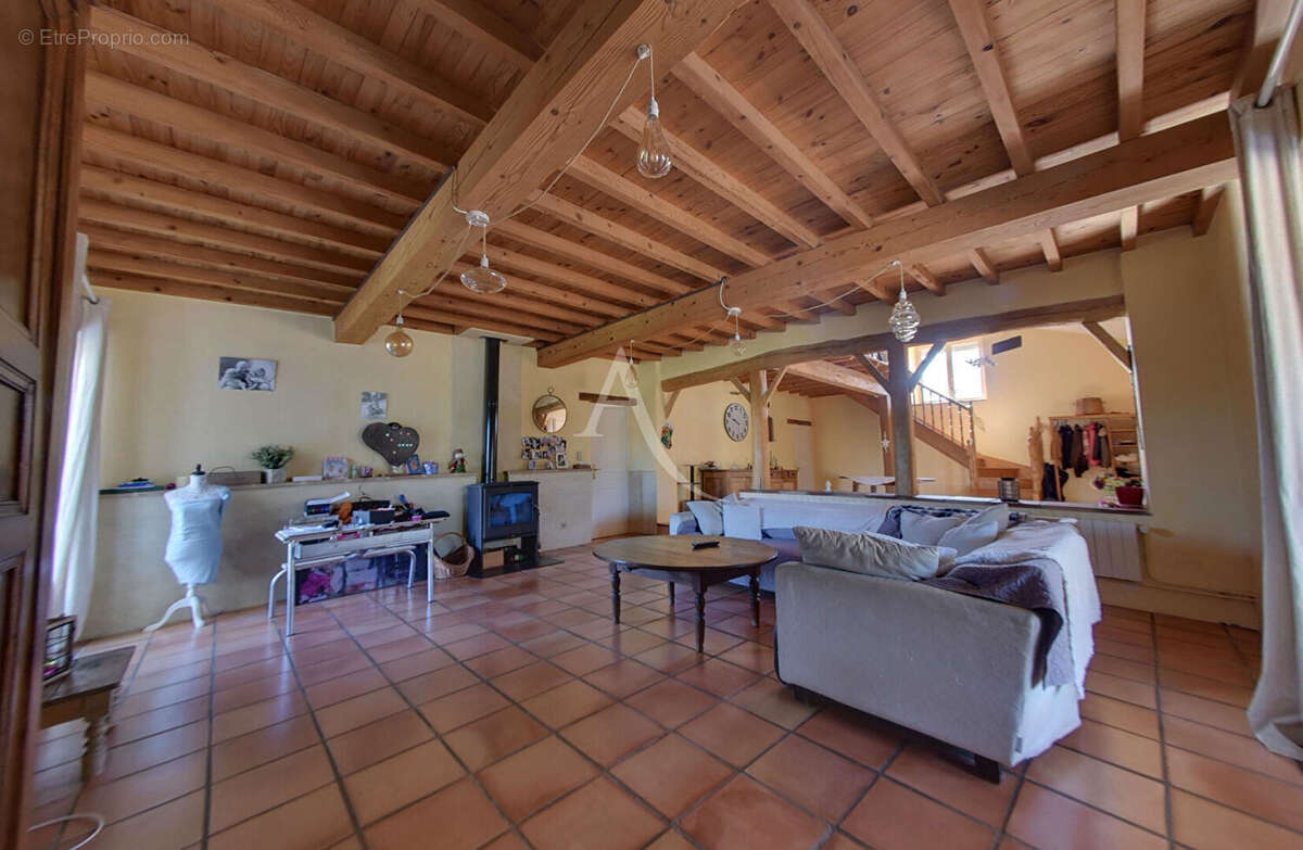 Maison à MONTBARTIER