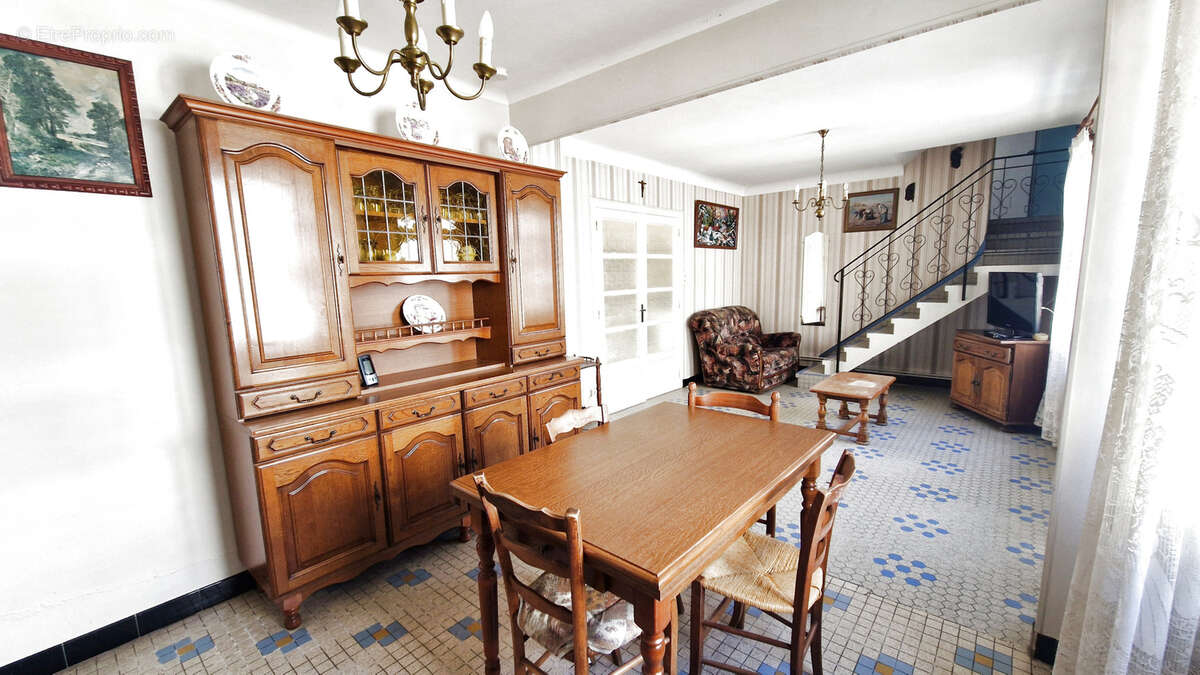 Maison de bourg avec jardin   Fort potentiel d'aménagement ! - photo 6