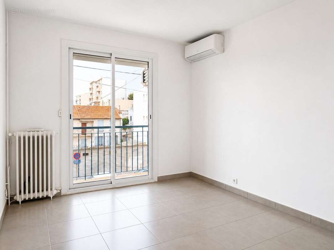 Chambre 2 - Appartement à NARBONNE