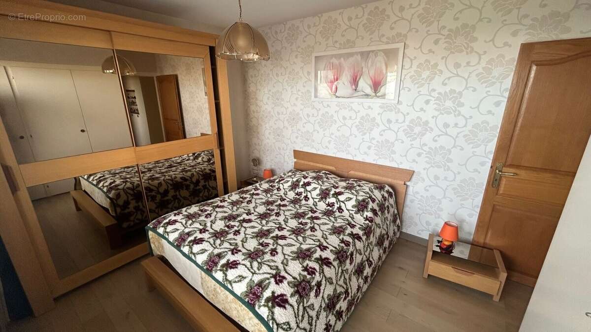Appartement T4 transformé en T3 a vendre à Annemasse Chambre - Appartement à ANNEMASSE