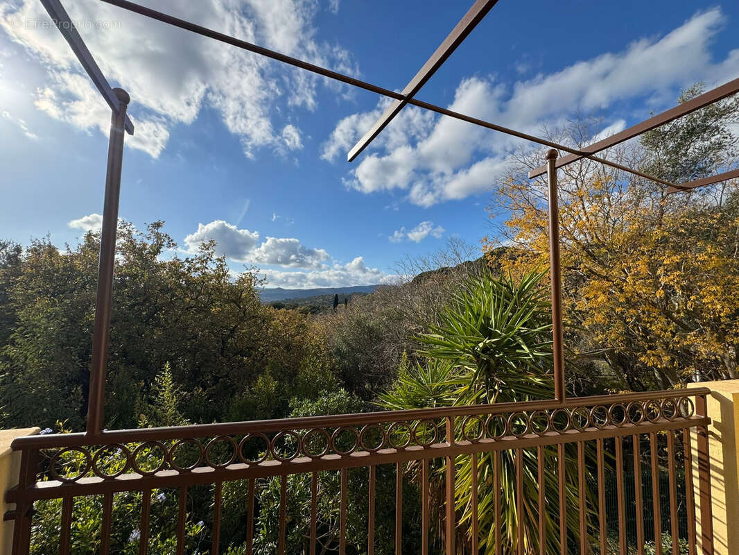 Appartement à GRIMAUD