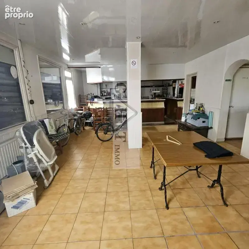 Local commercial 214 m² proche RER - photo 7