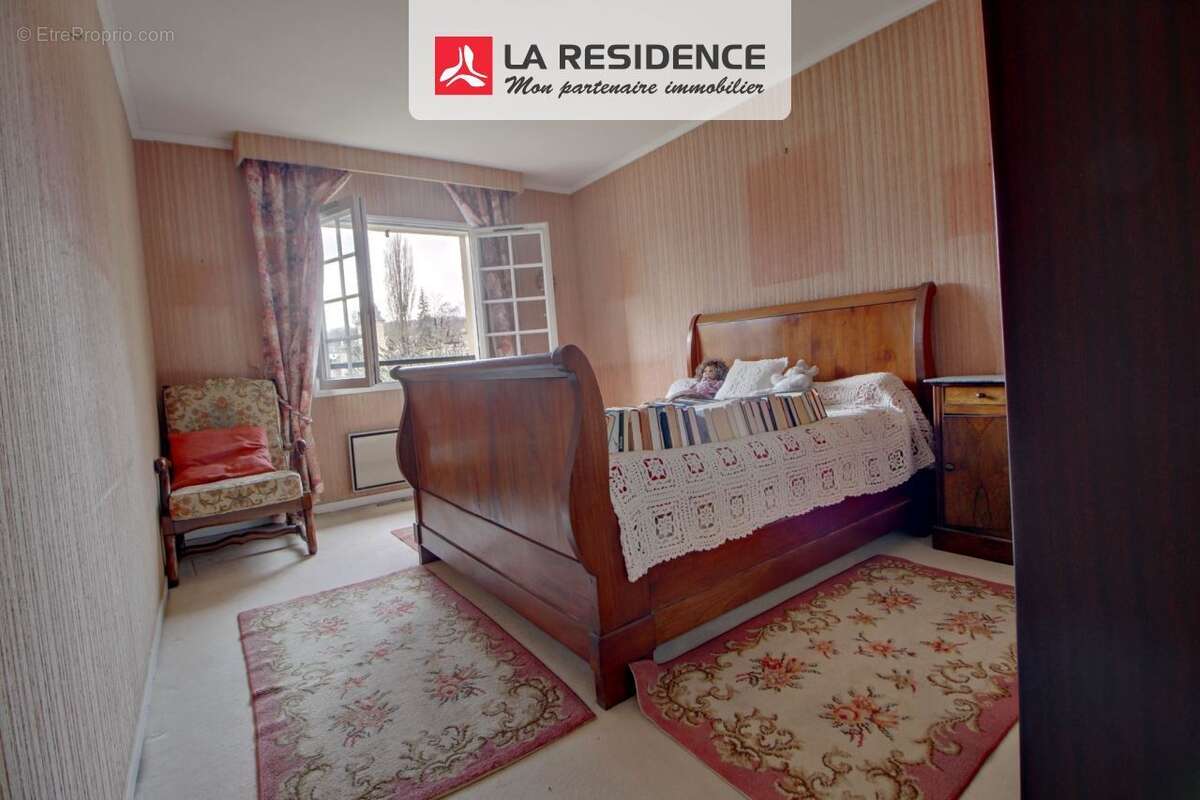 Maison à LES CLAYES-SOUS-BOIS