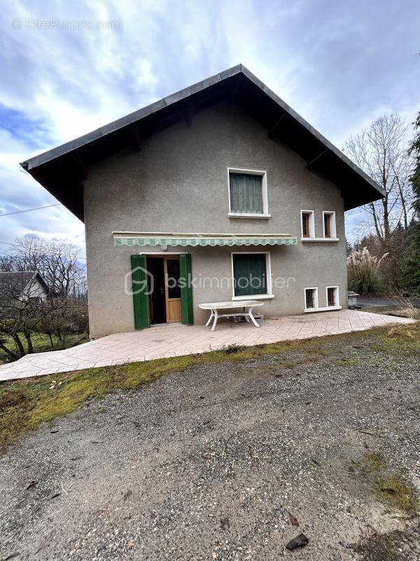 Maison familiale 6 pièces avec 4 chambres, terrasse, garages - photo 1