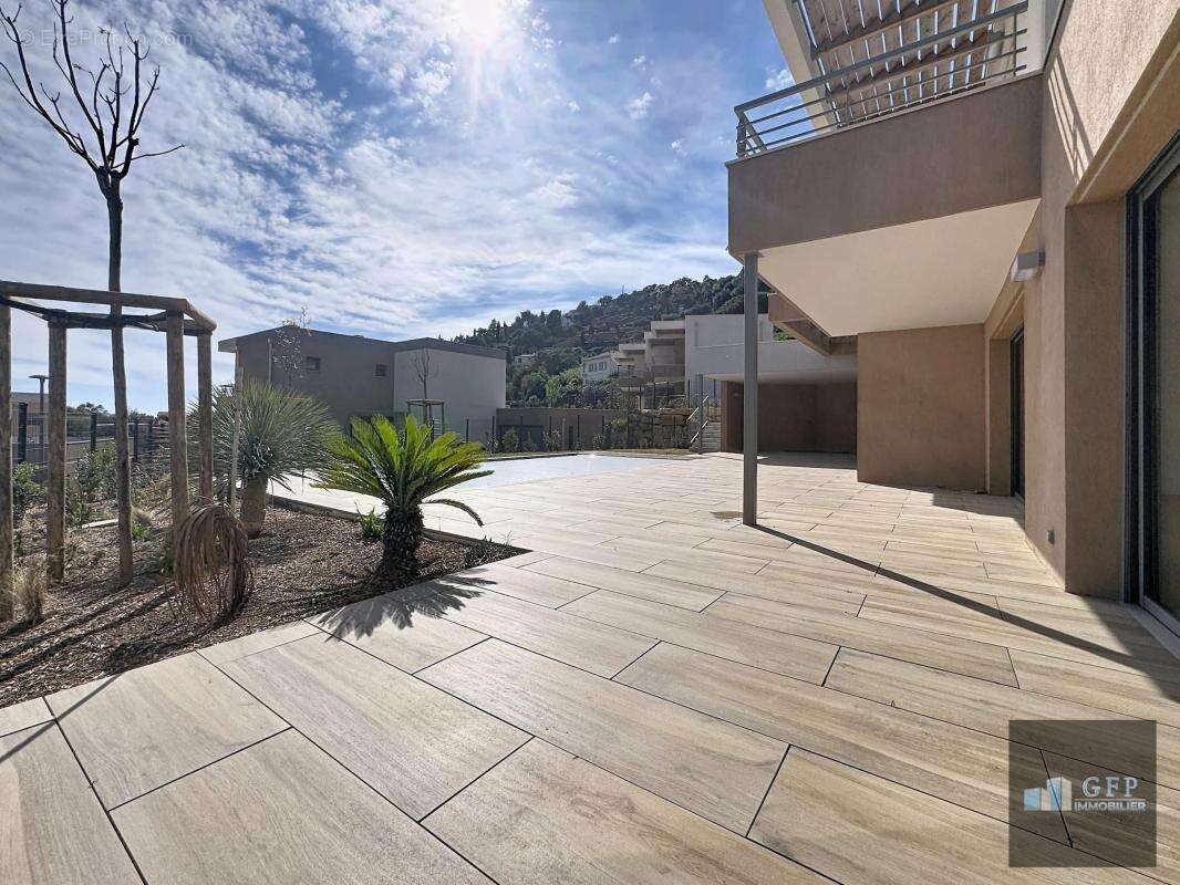 Villa contemporaine avec piscine et vue mer au Lavandou – Quartier La Fossette - photo 3
