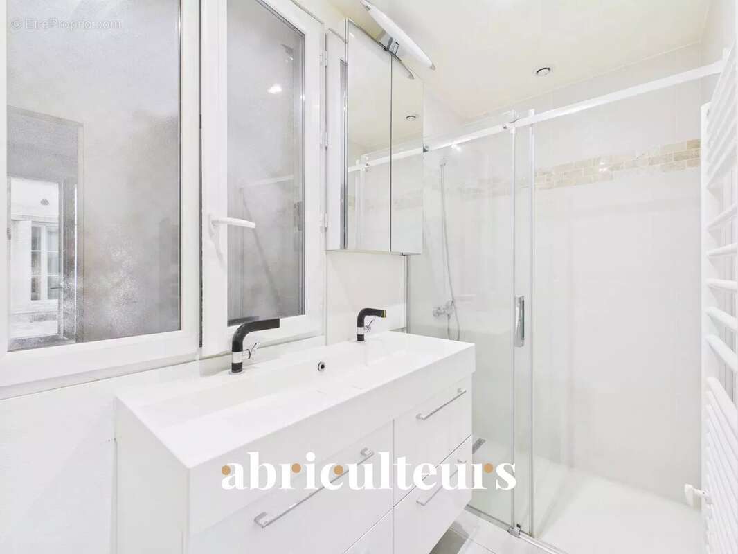 Appartement à PARIS-7E